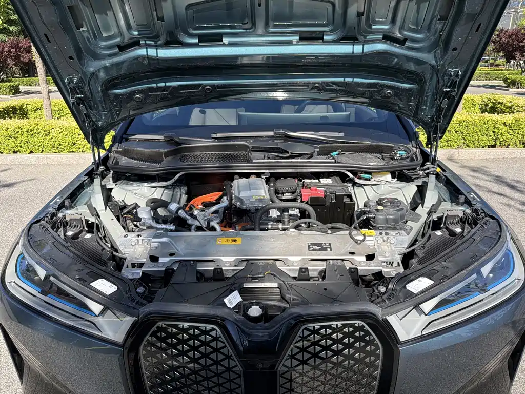 BMW iX 2023 xDrive40