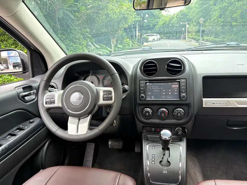 Jeep Compass (Import) — миниатюра 16