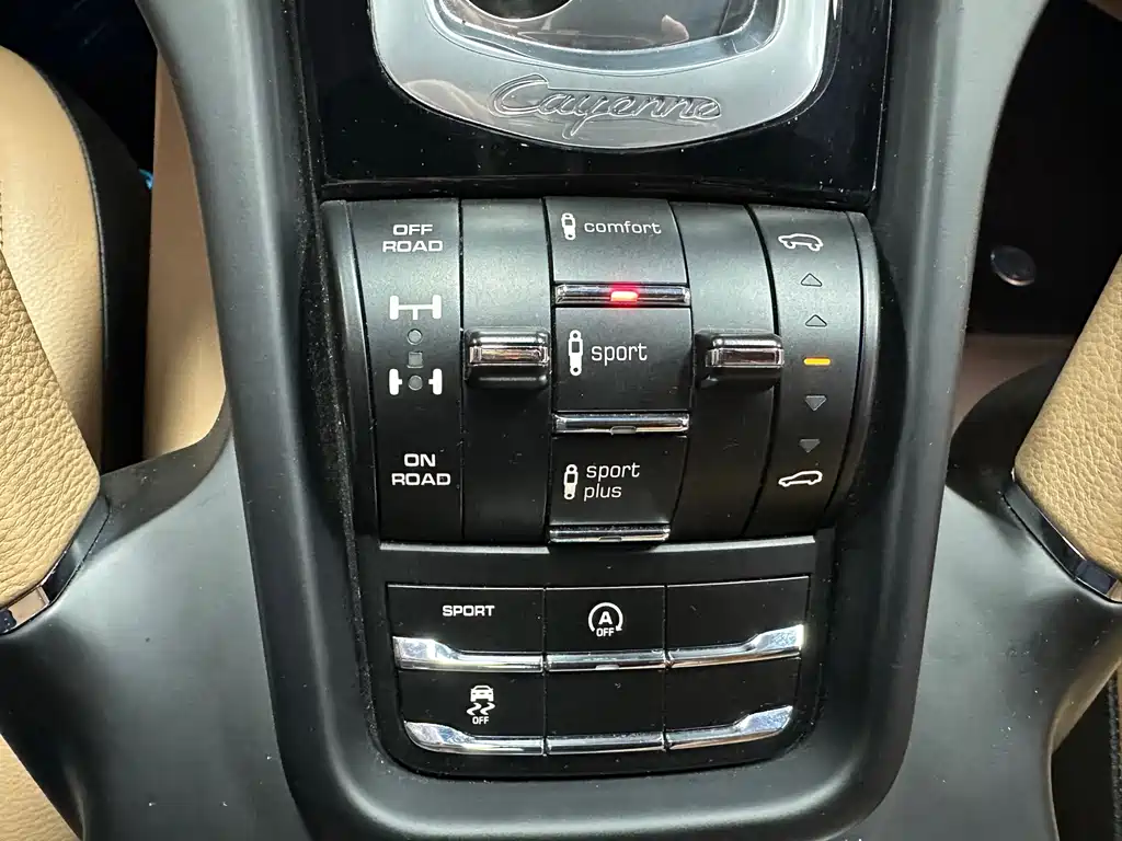Porsche Cayenne — миниатюра 12