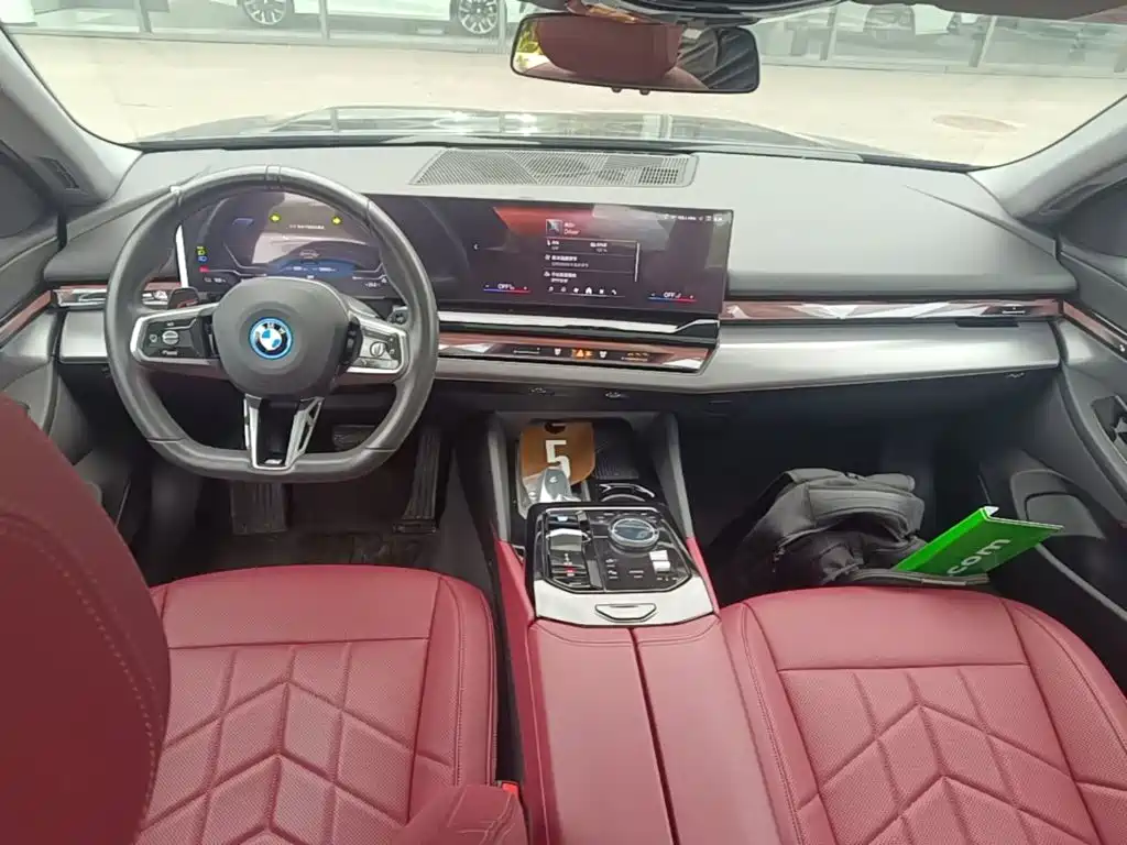 BMW i5 — миниатюра 10