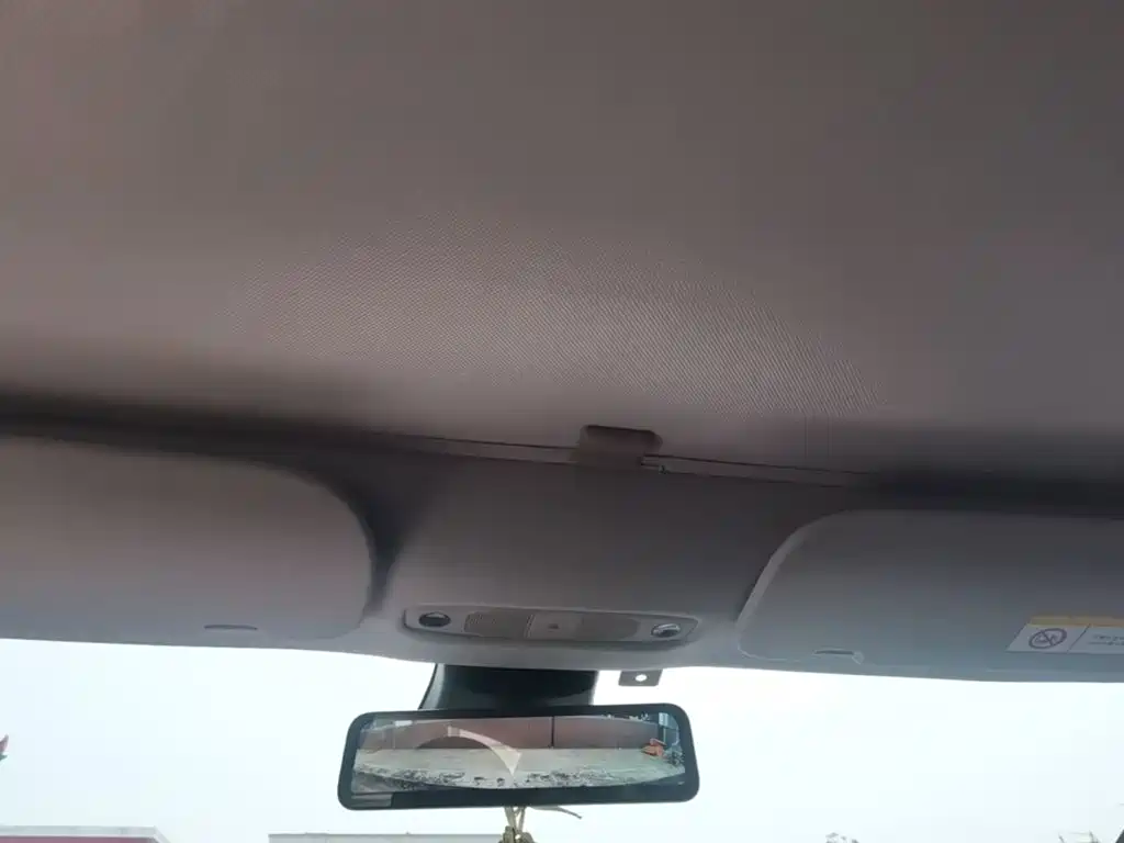 Tesla Model 3 — миниатюра 18