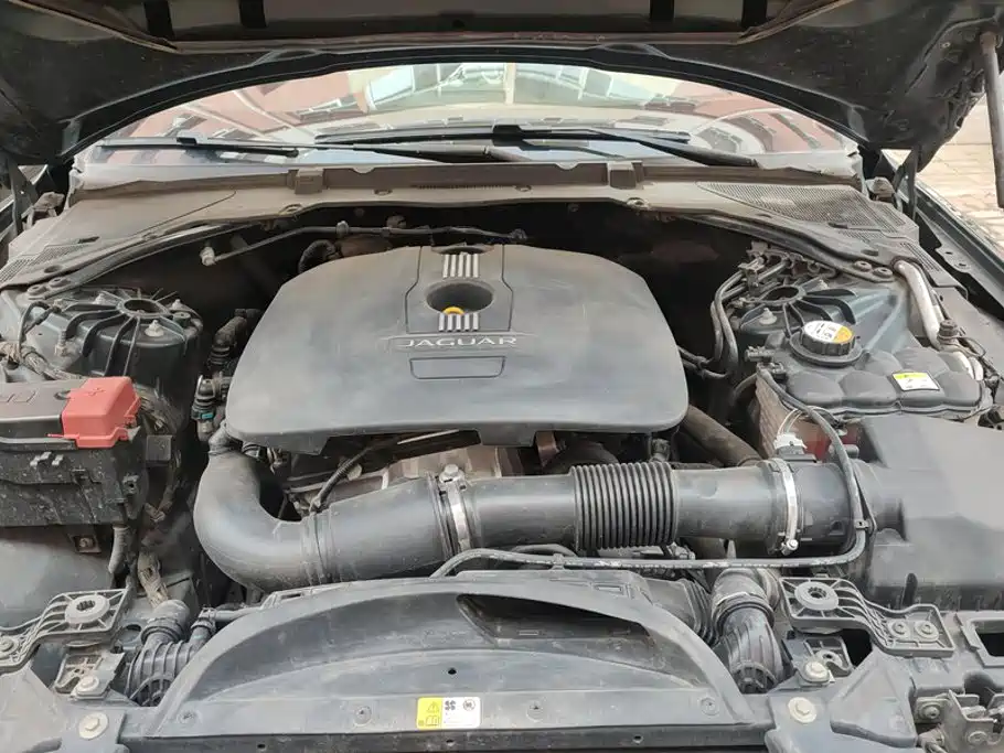Jaguar XE — миниатюра 9