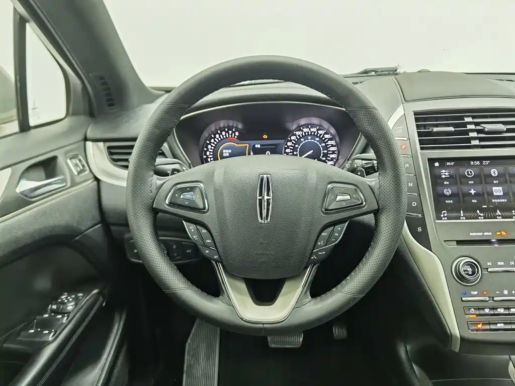 Lincoln MKC — миниатюра 11