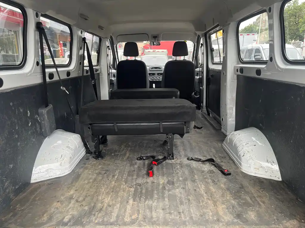 Wuling Yangguang — миниатюра 14
