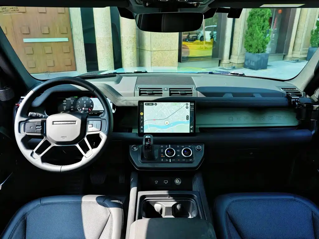 Land Rover Defender — миниатюра 11