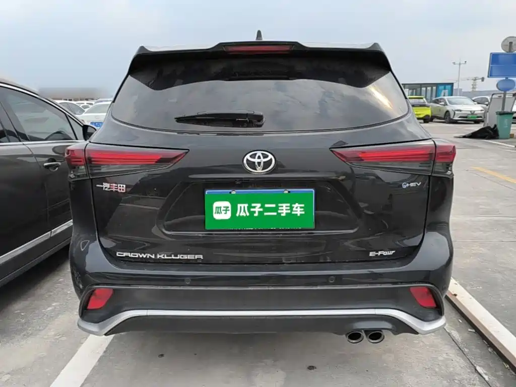 Toyota Crown Kluger — миниатюра 6
