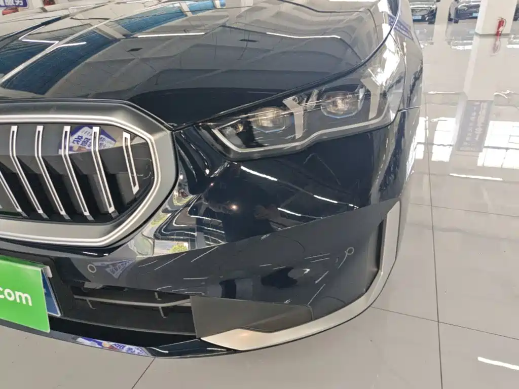 BMW 5 Series — миниатюра 24
