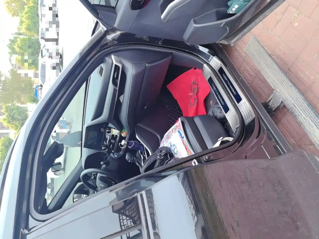 Toyota Crown Kluger — миниатюра 19