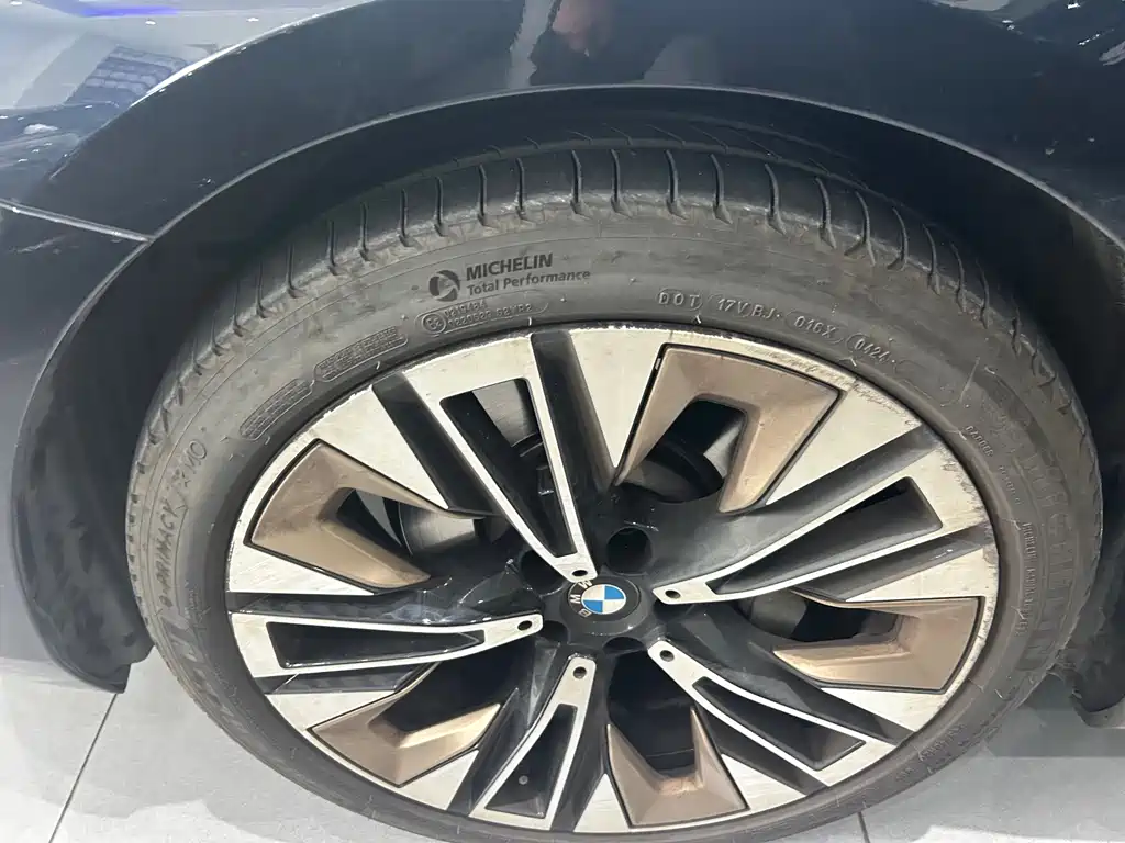 BMW 5 Series — миниатюра 4