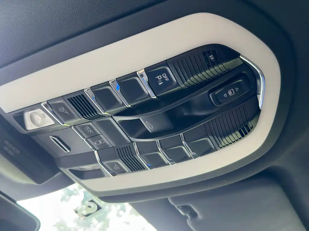 Porsche Macan — миниатюра 22