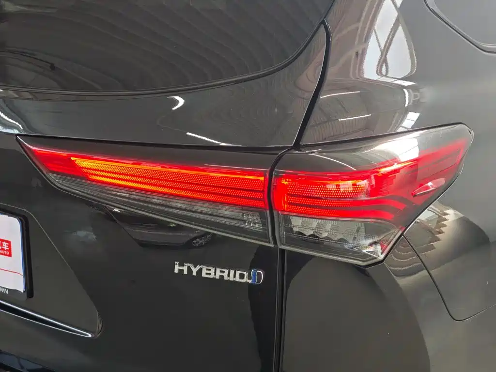 Toyota Crown Kluger — миниатюра 20