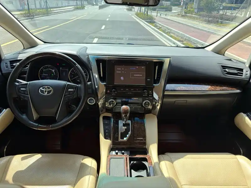 Toyota Alphard 2019 2.5L Luxury