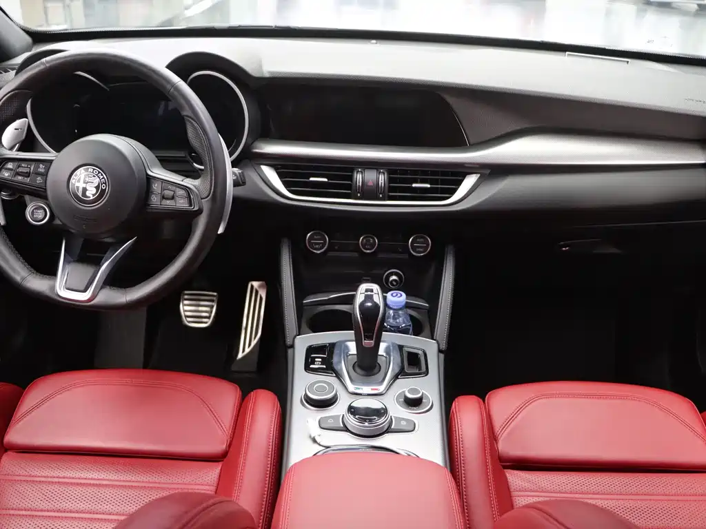 Alfa Romeo Stelvio — миниатюра 8