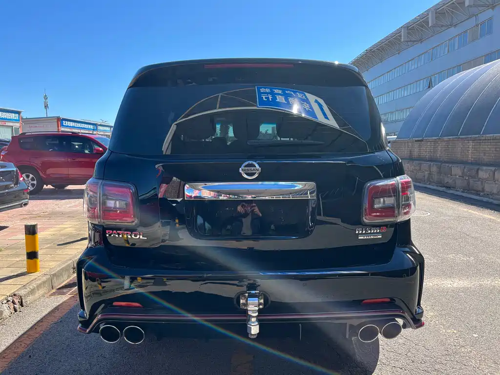 Nissan Patrol — миниатюра 5