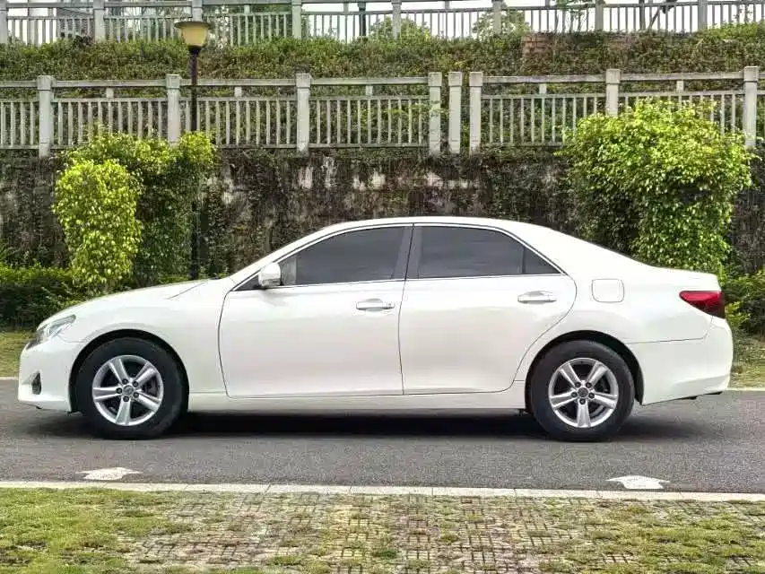 Toyota Reiz — миниатюра 4