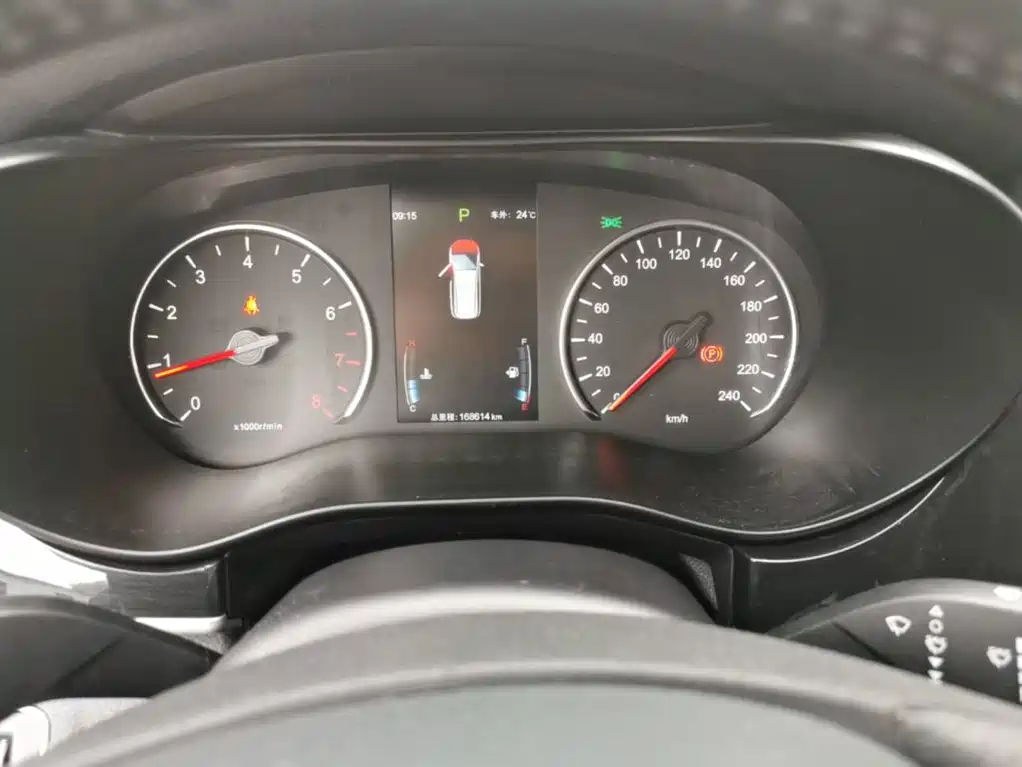 BYD MAX — миниатюра 12