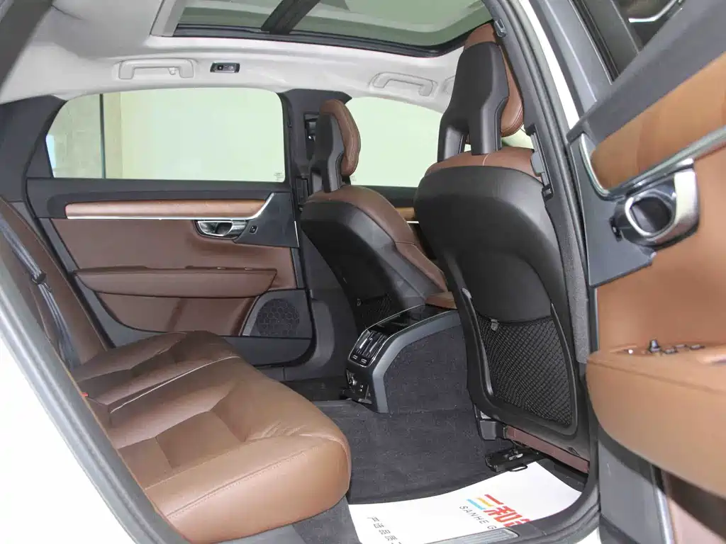 Volvo S90 — миниатюра 11