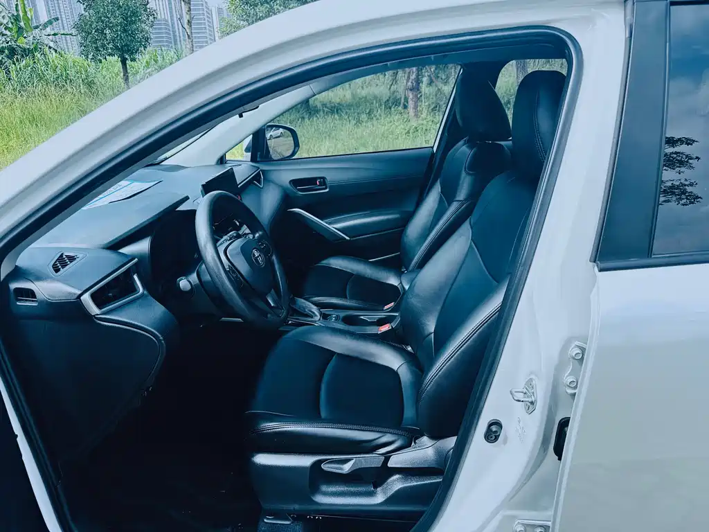 Toyota Corolla Cross — миниатюра 9