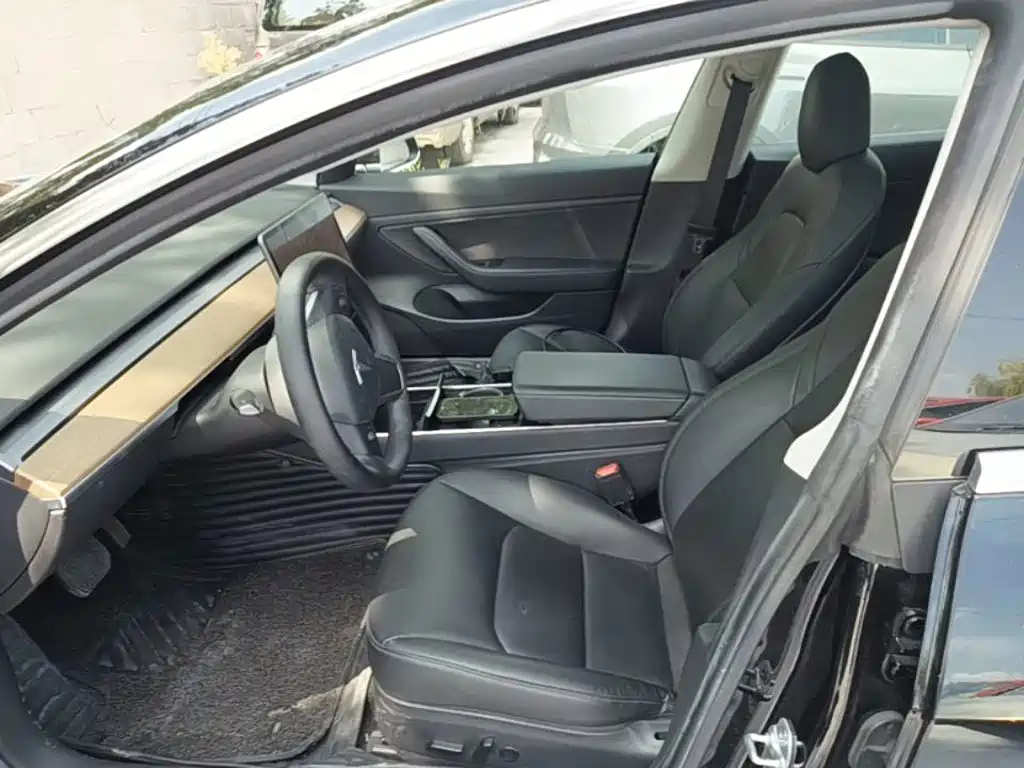 Tesla Model 3 — миниатюра 15