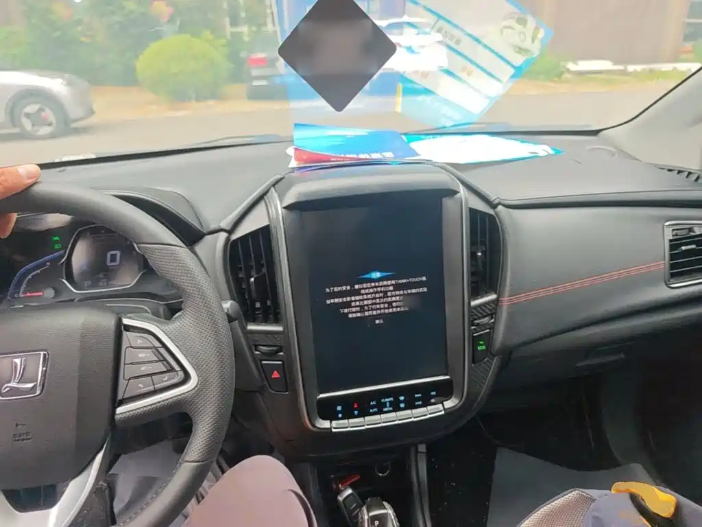 Luxgen U5 SUV — миниатюра 10