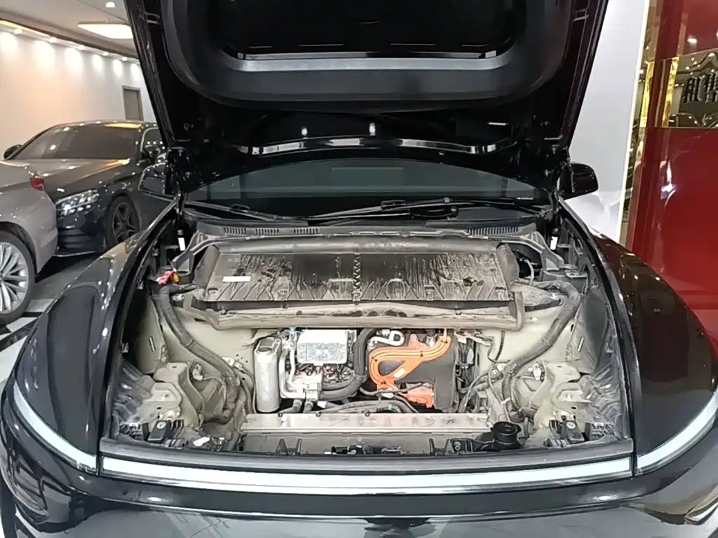 Tesla Model Y — миниатюра 20