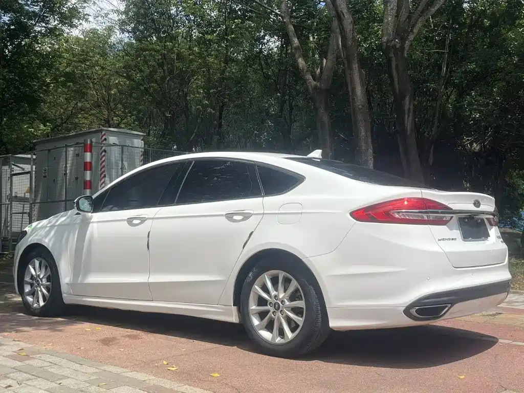 Ford Mondeo — миниатюра 9