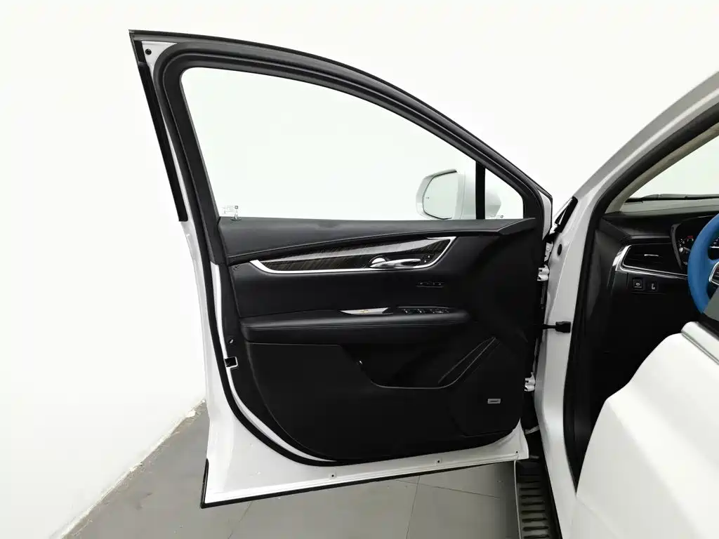 Cadillac XT5 — миниатюра 8