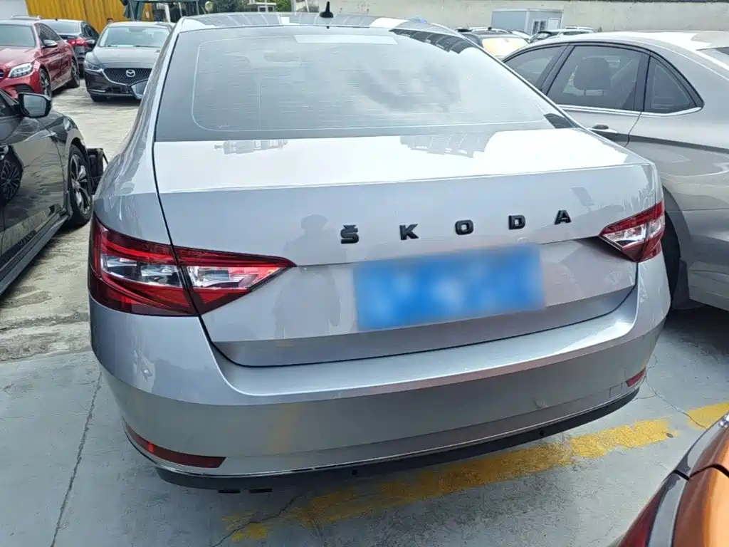 Skoda Superb — миниатюра 6