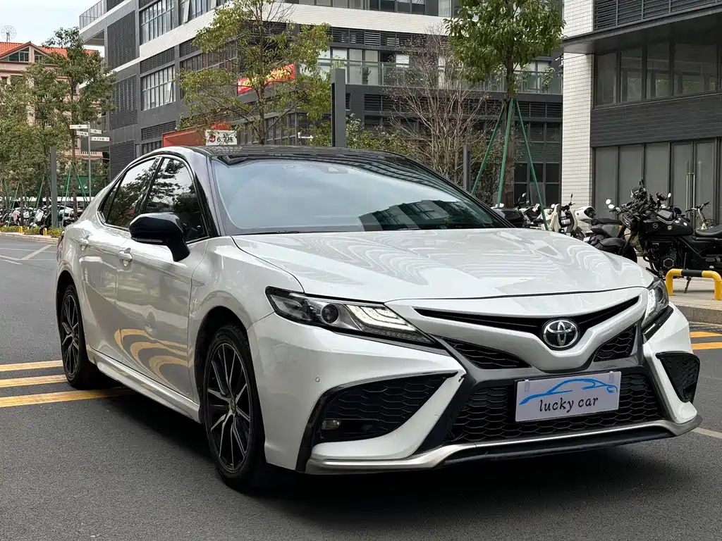 Toyota Camry — миниатюра 3