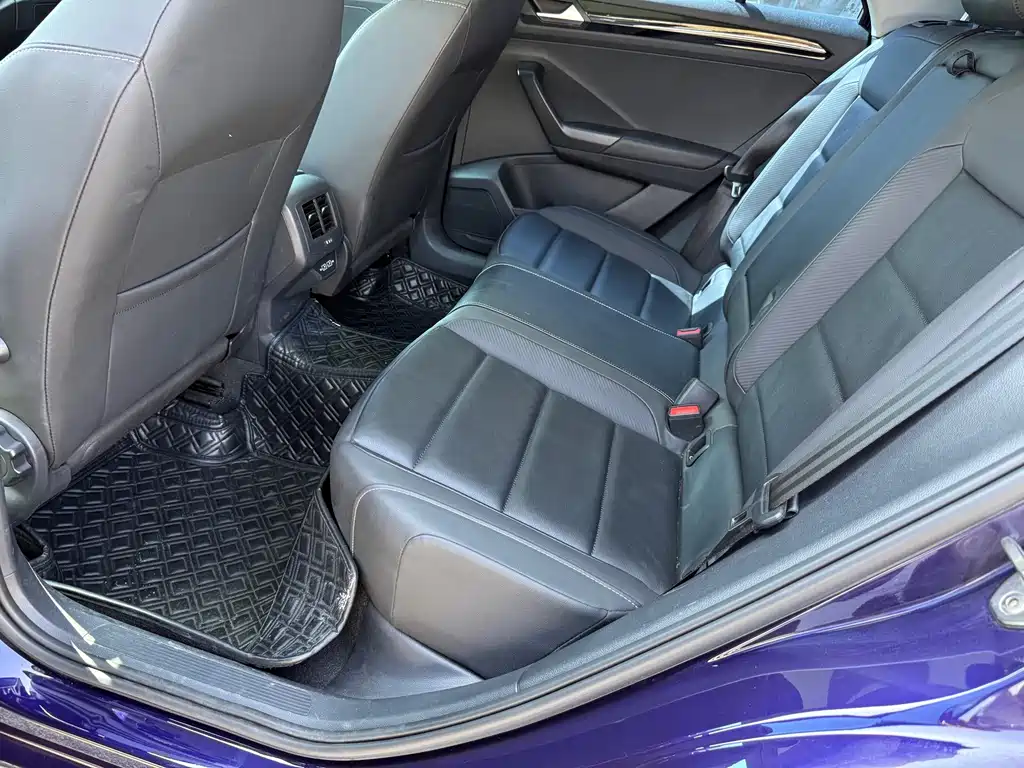 Volkswagen T-Roc — миниатюра 8