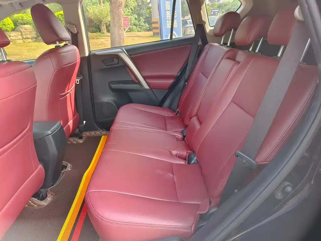 Toyota RAV4 — миниатюра 4