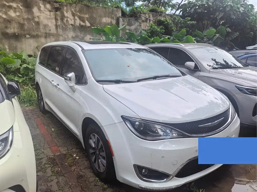 Chrysler Grand Voyager PHEV (Import) — миниатюра 3