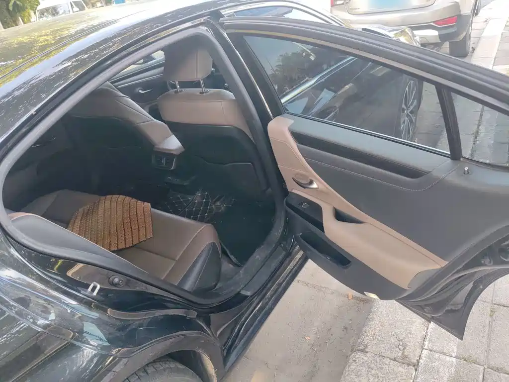 Lexus ES — миниатюра 15