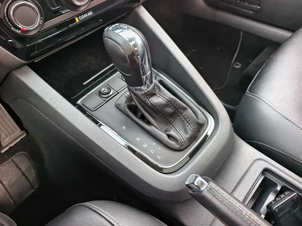 Volkswagen Sagitar 2015 230TSI AT Comfort