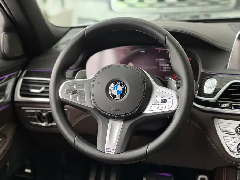 BMW 7 Series — миниатюра 7