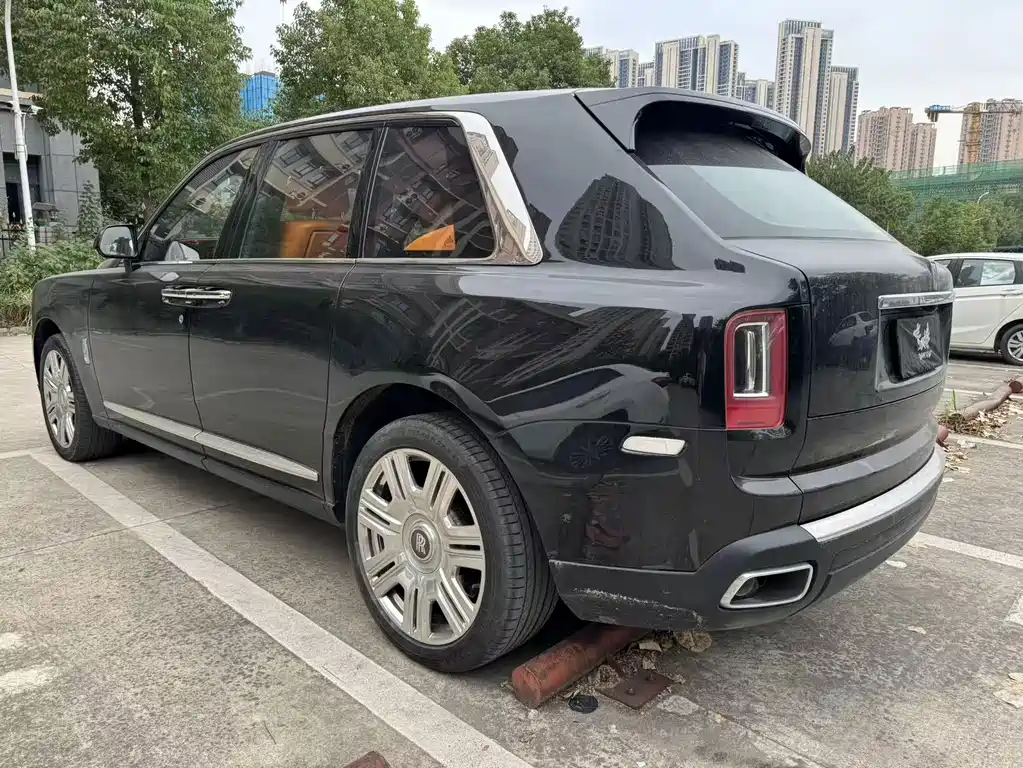 Rolls-Royce Cullinan — миниатюра 6