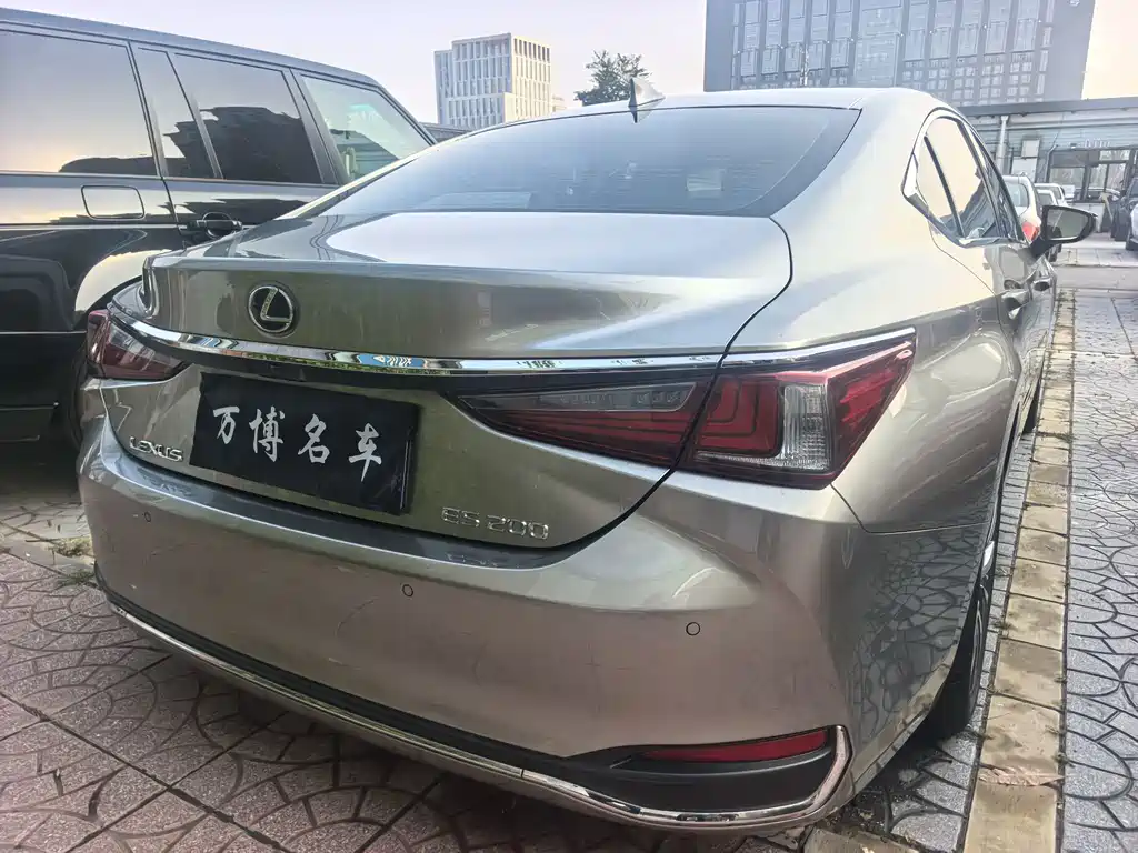 Lexus ES — миниатюра 11