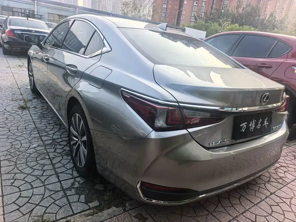 Lexus ES — миниатюра 12