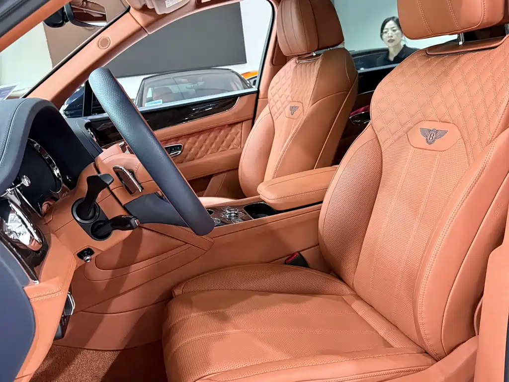 Bentley Bentayga — миниатюра 10