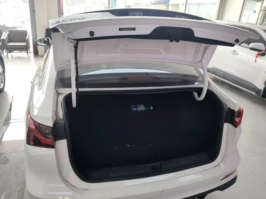 Roewe i5 — миниатюра 19