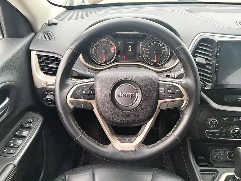 Jeep Cherokee — миниатюра 11