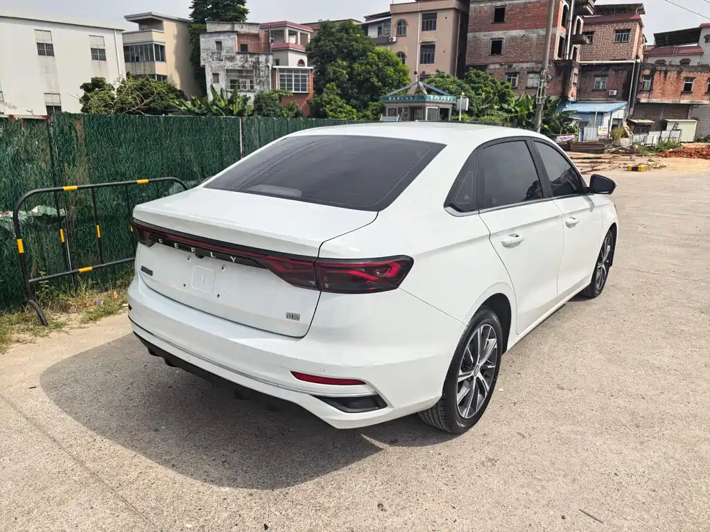 Geely Emgrand — миниатюра 10