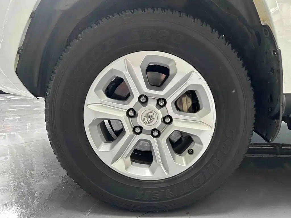 Toyota 4Runner — миниатюра 5
