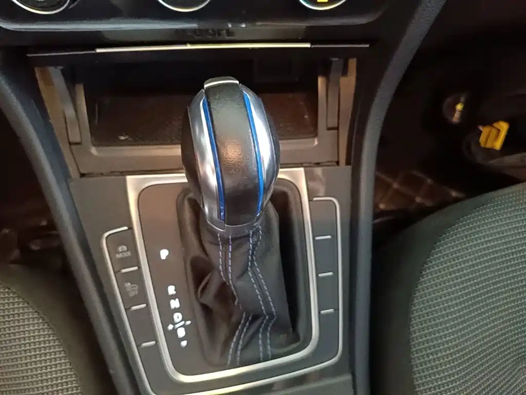 Volkswagen Golf EV — миниатюра 14