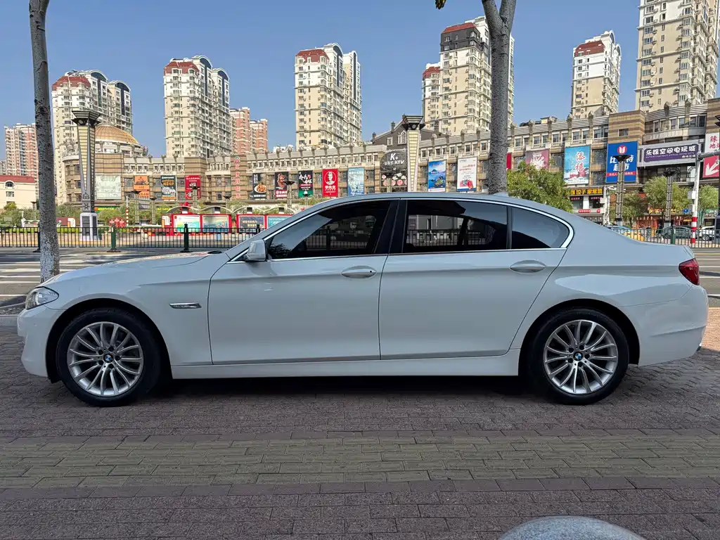 BMW 5 Series — миниатюра 4