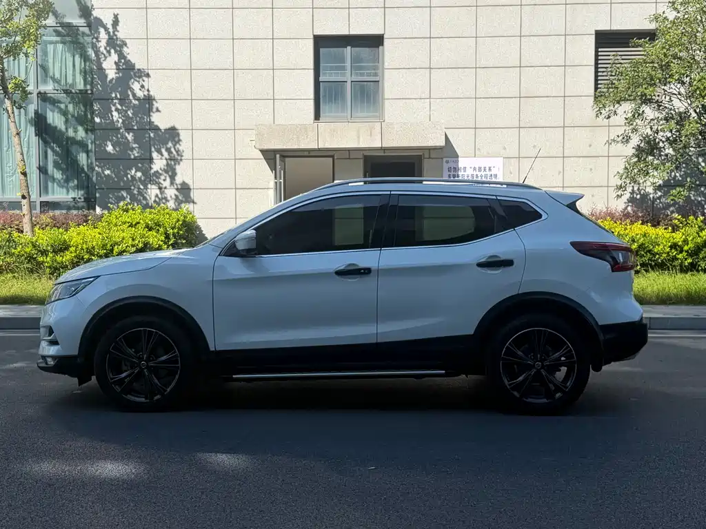 Nissan Qashqai — миниатюра 10
