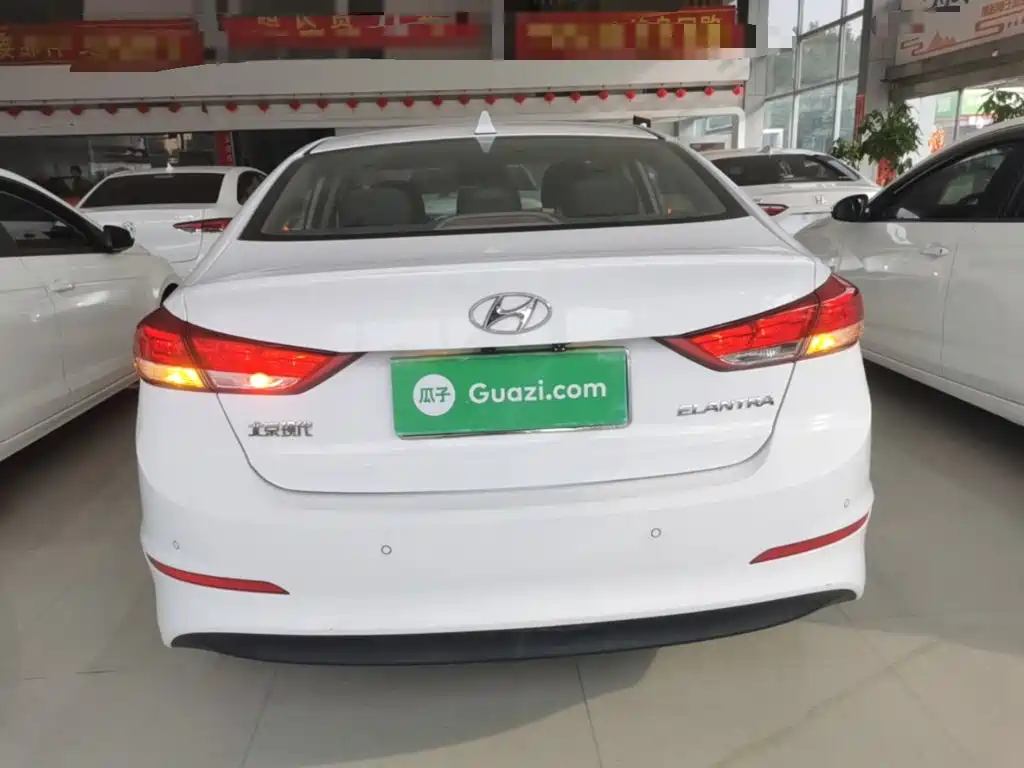 Hyundai Elantra — миниатюра 6