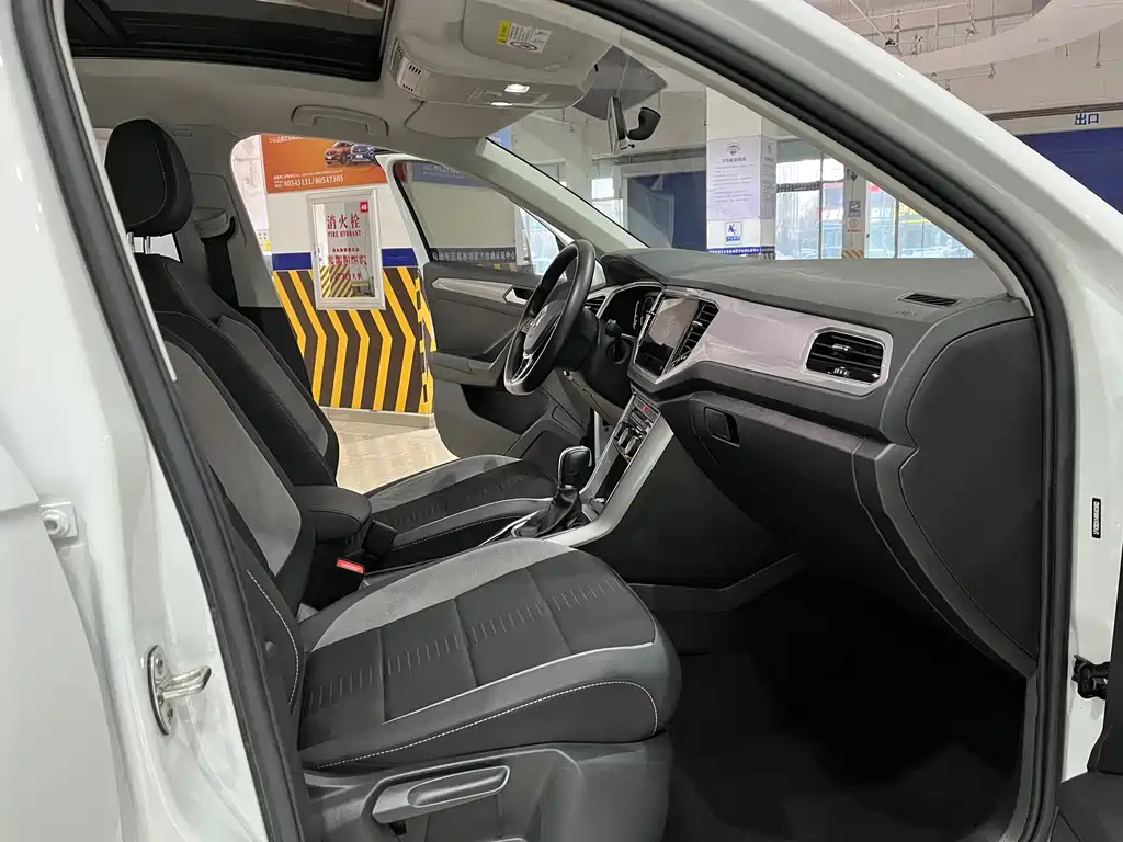 VOLKSWAGEN T ROC EXPLORING SONGS