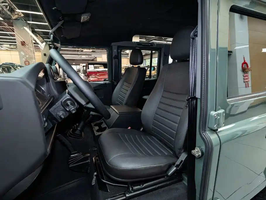 Land Rover Defender — миниатюра 6