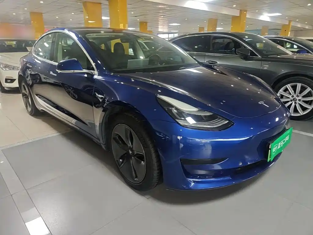 Tesla Model 3 — миниатюра 4